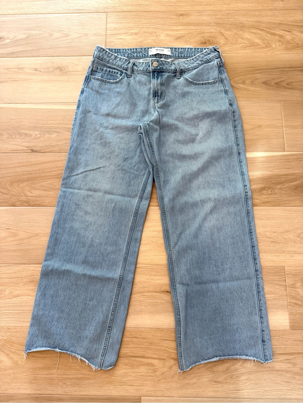 Hollister Low Rise Baggy Jeans W30 Raw Hem Light Wash‎
